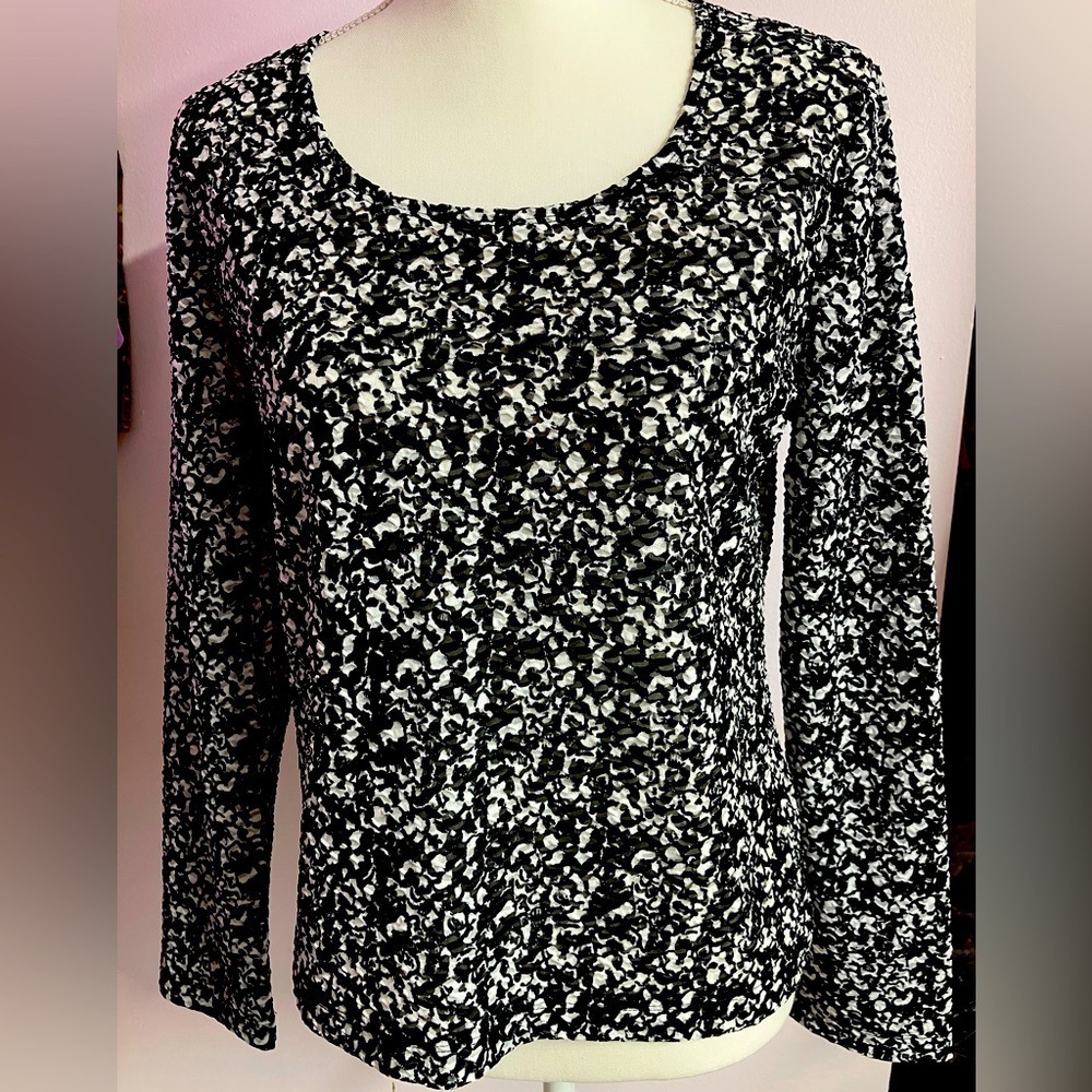 Women’s Long Sleeve Top/Blouse, Medium, Crinkle Fabric, Black//White, by Kiara